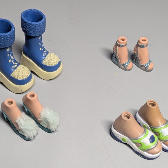 4 Pairs Bratz Shoes Play Sportz Winterland Nighty-Nite & Strut It Chloe - Picture 1 of 5